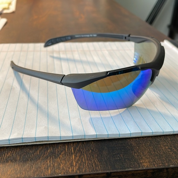 Foster Grant sunglasses - Picture 5 of 9